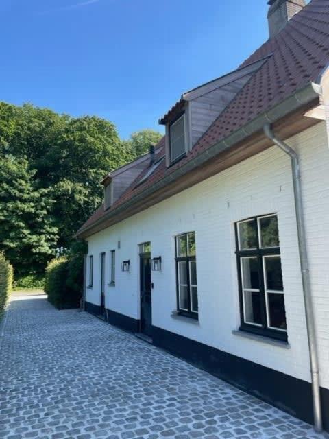Huswell - Two Guest-rooms In Stylish - Free Bikes Hébergement de vacances Bruges